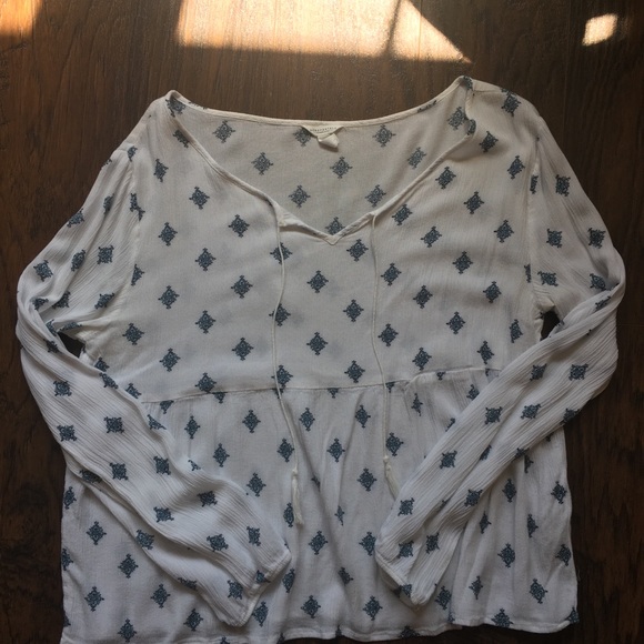 Flowy Peasant Style Blouse - Picture 2 of 3